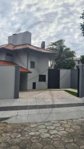 Casa alto padrão 400m da Praia Brava Fpolis